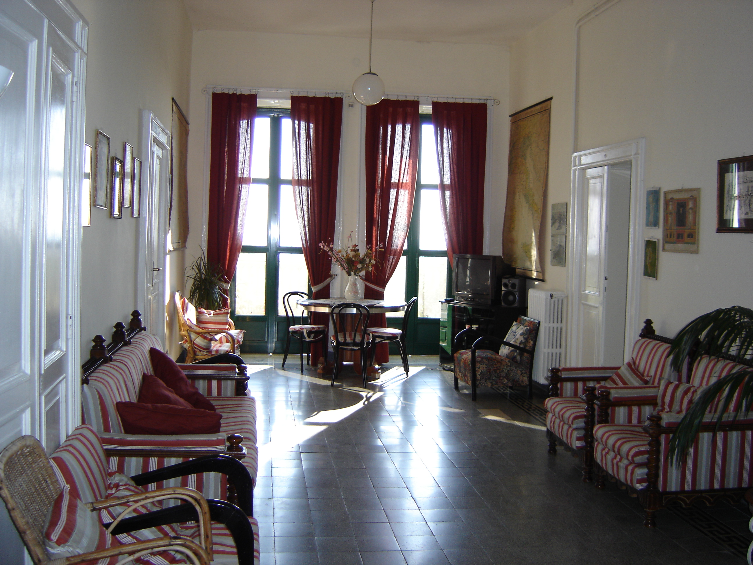 Villa Salon Shot 1